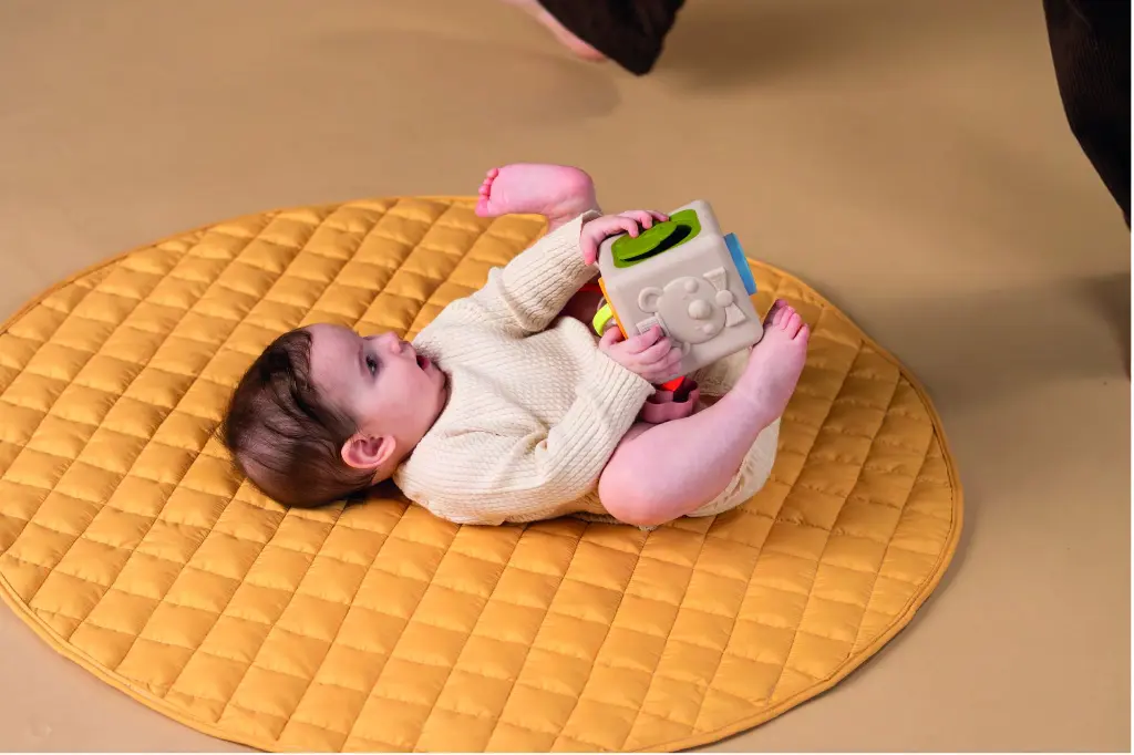 13885 - Peek & Play Silicone Cube-34.webp